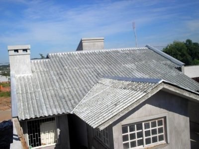 Telhado com as telhas ecológicas
