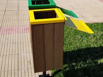 Lixeira dupla ecológica - Linha Steel Madeira Plástica e aço com aro amarelo e verde