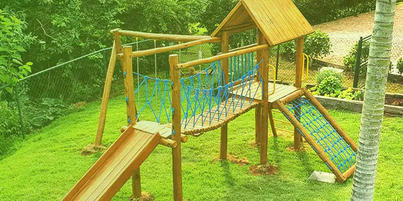 Parquinho infantil de madeira