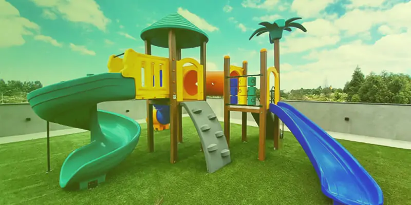 Parquinho infantil ecológico de madeira plástica