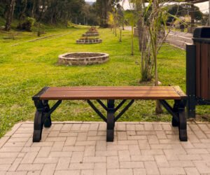 Banco Ibiara sem encosto - 1,50m em parque publico