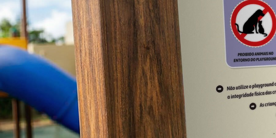 Suporte em Madeira Plástica para Sinalização Suporte em Madeira Plástica para Sinalização